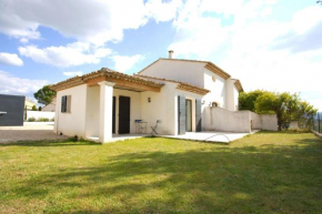 Nice House with GARDEN and TERRACE in Pertuis